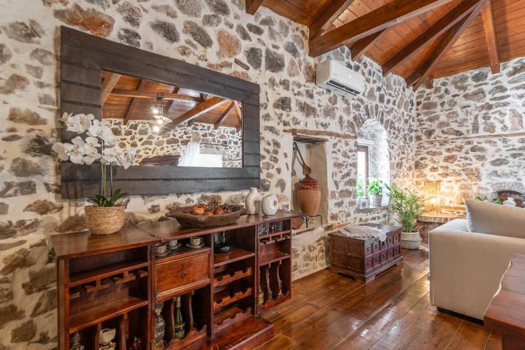 Holiday home Stirida Stone House *