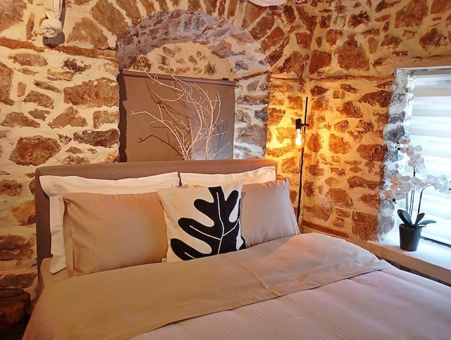 Stirida Stone House * Stirion