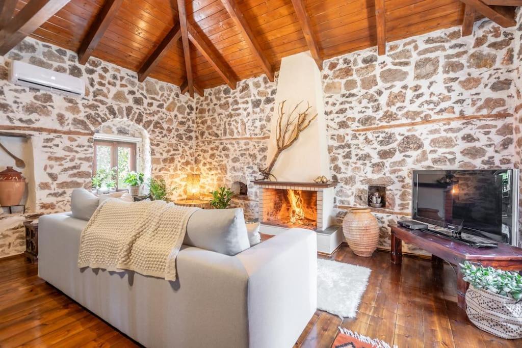 Stirida Stone House Holiday home Stirion