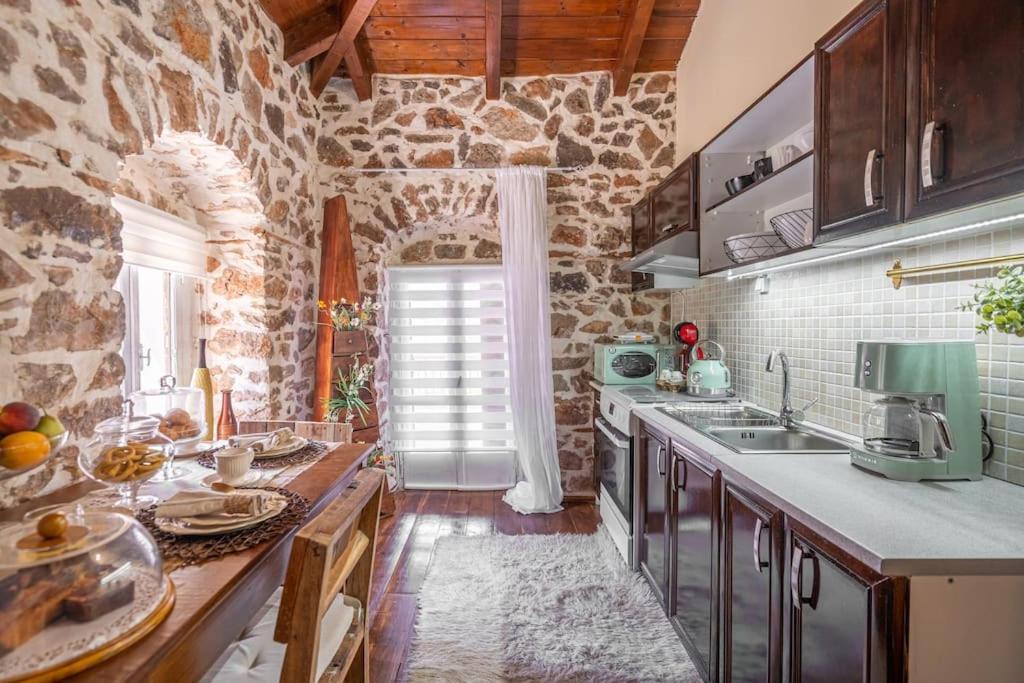 Stirida Stone House *