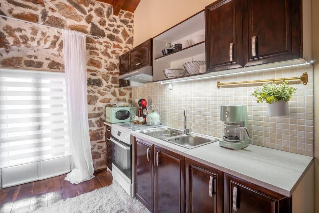 Holiday home Stirida Stone House