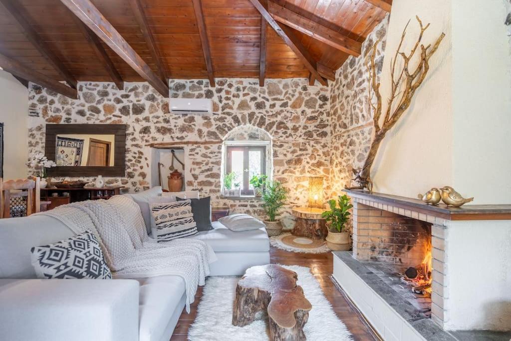 Stirida Stone House *