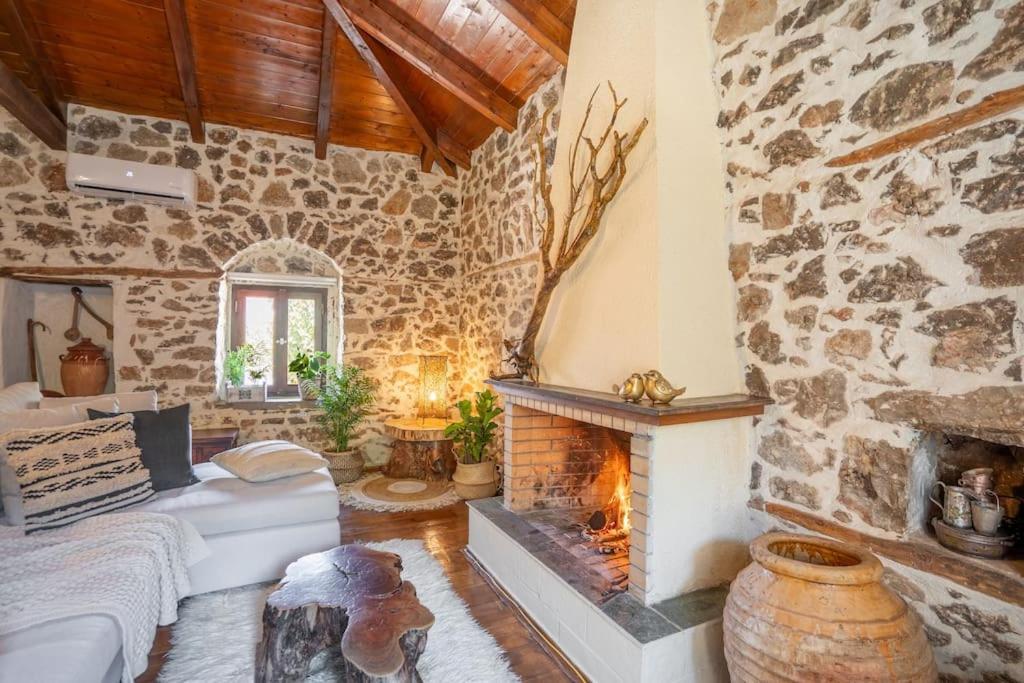 Holiday home Stirida Stone House *